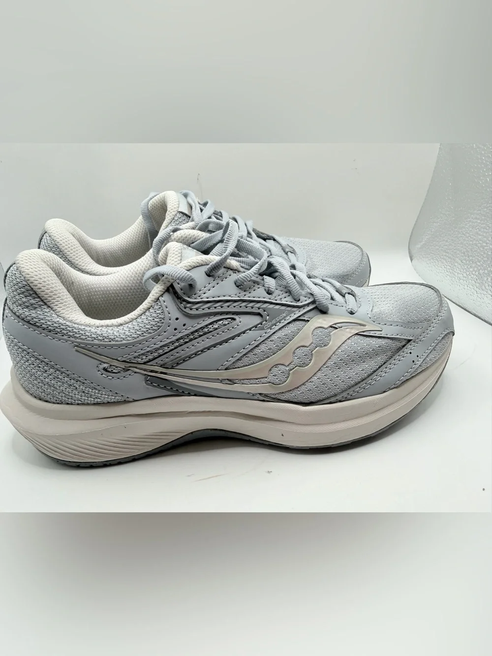 Saucony Women's Light Gray Athletic Running Shoes